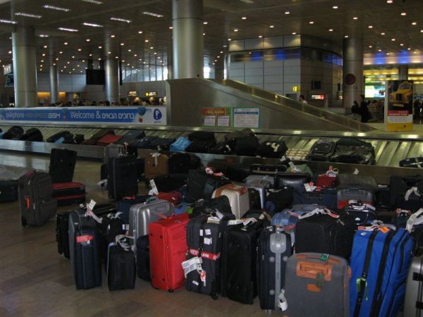 כך זה נראה: שביתה בנתב"ג – אלפים תקועים בלי המזוודות