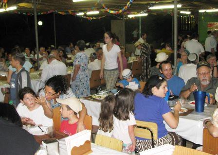 אושפיזין ענק בקיבוץ הדתי: חברי הקיבוץ הדתי ערכו ביקורי גומלין בחג הסוכות