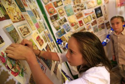 על קישוטי סוכה ועל סוכת שלום