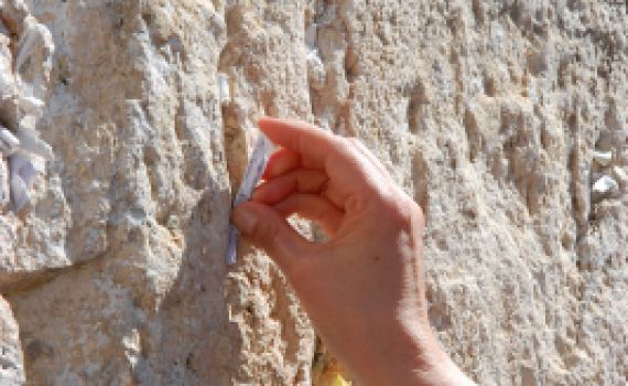 הכותל המערבי עבר ניקיון – כל הפתקים שהיו בו נגנזו