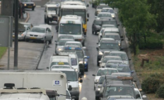 בירושלים מתכוננים לעלייה לרגל: אושרה הקמת נתיב שלישי בכניסה לעיר