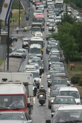 בירושלים מתכוננים לעלייה לרגל: אושרה הקמת נתיב שלישי בכניסה לעיר