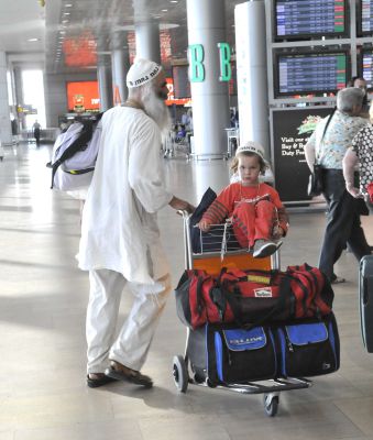 על כל צרה שלא תבוא: המשלחת הרפואית של זק"א כבר באומן