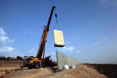 חקירה נגד איש עסקים ישראלי בהולנד: הפשע-בניית התנחלויות
