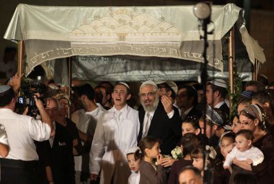 מזל טוב: תמונות מחתונת בנו של הרב מרדכי אלון