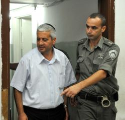 מנכ"ל משרד הפנים הודה כי לקח מגרשים ממפוני גוש קטיף