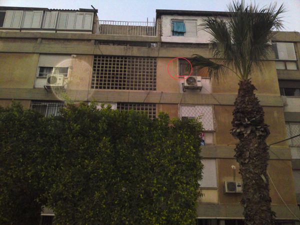 טרגדיה בבאר שבע: האב נפל אל מותו, אשתו וילדיו עלולים להיזרק מהבית