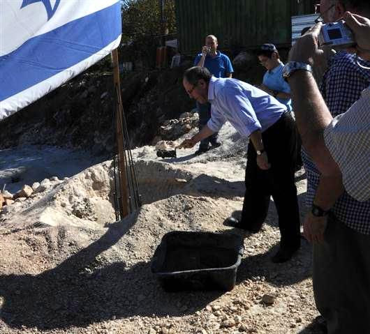 דווקא עכשיו: אבן פינה לשכונת "קדימה" ביישוב עטרת