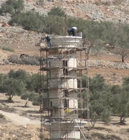 איפה אנשי שלטון החוק? למרות צו בג"צ, נמשכת בניית המסגד