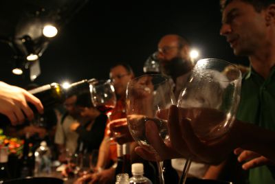 הרבנות הראשית מזהירה: מלונות יוקרה מגישים יין נסך