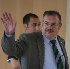 השר הרשקוביץ מגלה נכונות להקפאה בנייה נוספת