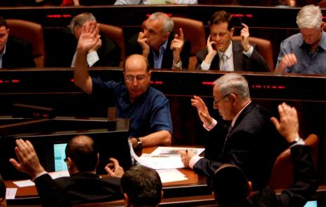 רוב גדול צפוי היום בכנסת לאישור חוק משאל העם