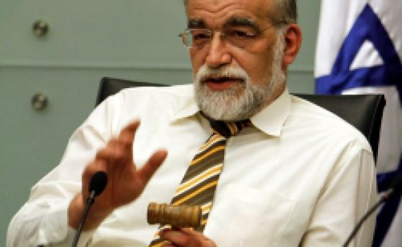 ועדת החוקה אישרה אגרת נישואים לזוגות לא יהודיים