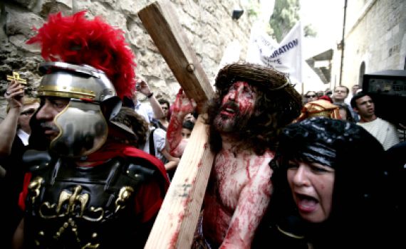 נאו אנטישמיות: היהודים "צולבים" את הפלסטינאים