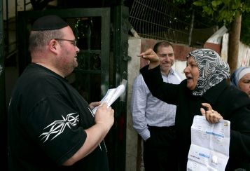 'המקור' בערוץ 10: תיעוד האלימות בשכונת שמעון הצדיק