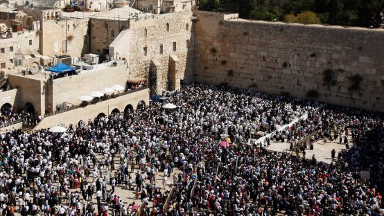 שמונה מיליון מבקרים בכותל המערבי בשנה