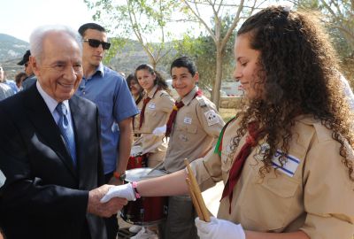 מכון פוע"ה מדריך: כיצד יימנע הגבר מלחיצת יד של אשה?