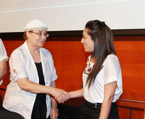 הוענקו מלגות לבנות שירות לאומי מצטיינות על שם יפה פרץ ז"ל