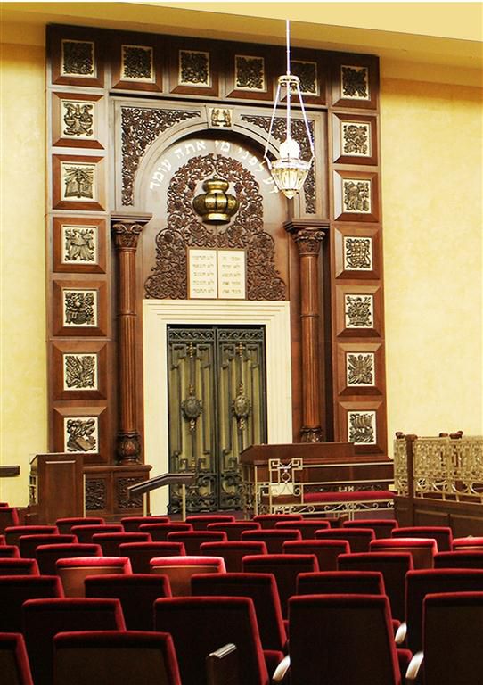 ארון קודש מפואר בסגנון הברון רוטשילד