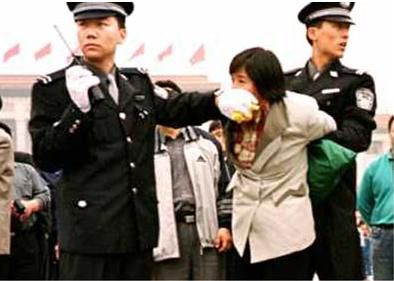 הסינים משקיעים מיליארדים לרדוף את מתרגלי הפאלון גונג