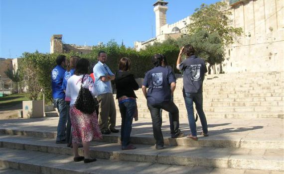 רכזי "הנוער העובד והלומד" בסיור בחברון וגוש עציון