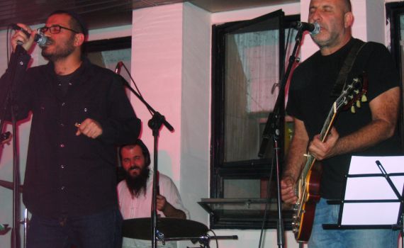 עמיר לב והמדרגות מחוספסים מבחוץ ורכים מבפנים