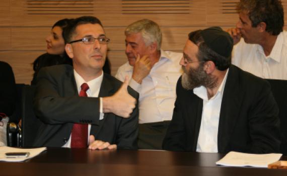 המפלגות החרדיות נערכות לפשרה בעניין הגיוס