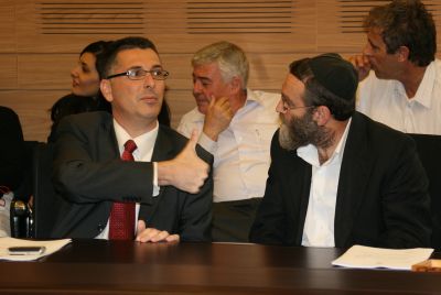 המפלגות החרדיות נערכות לפשרה בעניין הגיוס