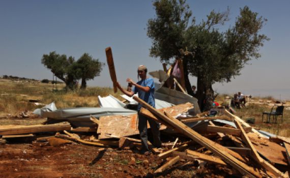 באיתמר חולקו צווי הריסה. המתיישבים מבטיחים מאבק