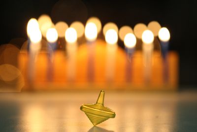 להיות מוכנים לחג: הלכות חנוכה לפי מנהגי כל העדות