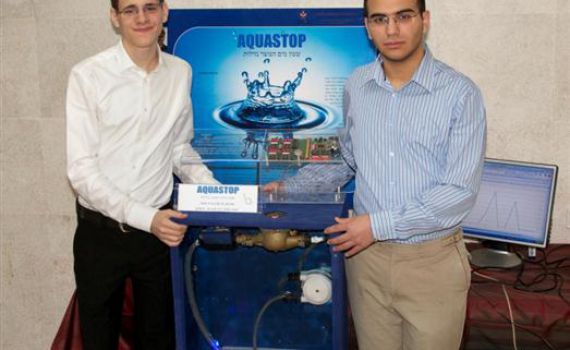 שני תיכוניסטים מ"מכון לב" פיתחו חיישן חכם לחיסכון במים