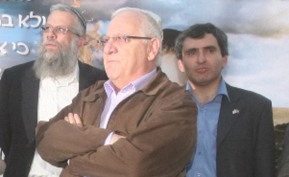 חברי הכנסת מדליקים נרות בעקבות המכבים ביו"ש