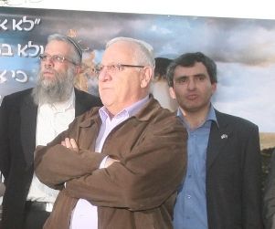 חברי הכנסת מדליקים נרות בעקבות המכבים ביו"ש