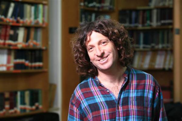 המשורר אליעז כהן: ישראל מנהלת מדיניות של אפרטהייד