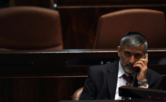 החל הקמפיין נגד ישי: "אלי, הכסא שלך בוער תתפטר"