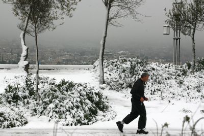 הרב אריאל: מותר לא ללכת לבית הכנסת