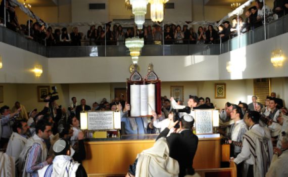 על הרבנים להדריך את החילונים כיצד להופיע בבתי כנסת