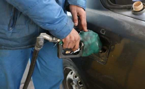 חגיגה: הבנזין יוזל במוצ"ש בעוד 19 אגורות