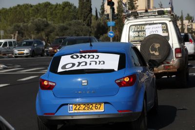 חוסמים את הכניסה לי-ם במחאה על מחירי הדלק