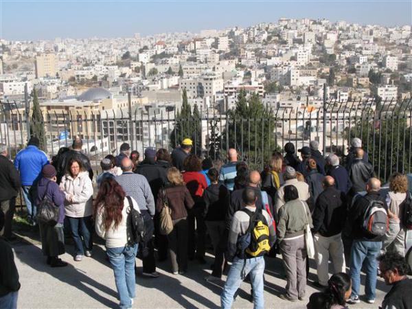 מאות ישראלים בביקור ראשון בחברון
