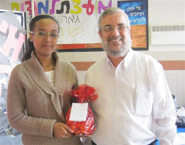 בוגרות אולפנת פסגת זאב הציגו שיעור בהצטיינות