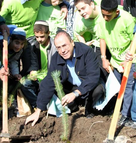 סילבן שלום בנטיעות בגולן: "דרושים הסדרי ביטחון איתנים"