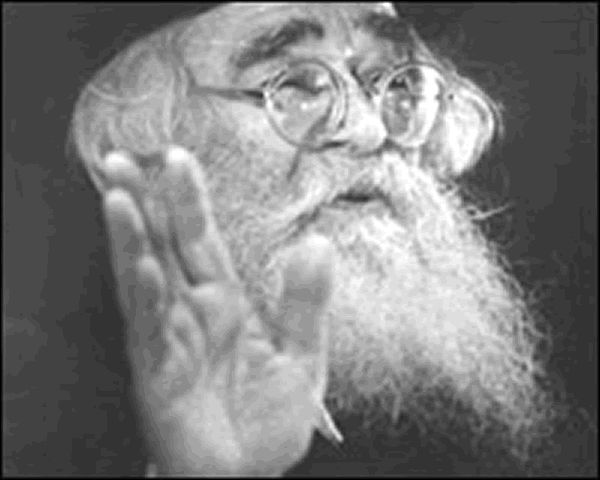 בנו של הרב שך: "אבי היה אדם סופר ליברלי"