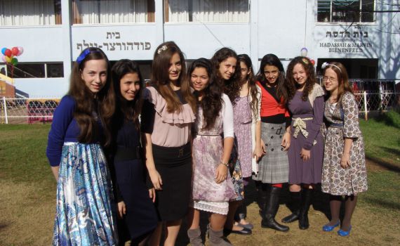 מה לאולפניסטיות חסודות ולתצוגות אופנה?