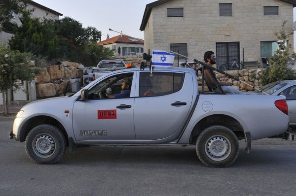 המתנחלים זועמים: פותחים כבישים לפלסטינים וליהודים סוגרים
