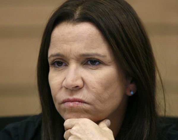 חבר העבודה ליחימוביץ: האם לשמאל אכפת רק מערבים ופליטים?