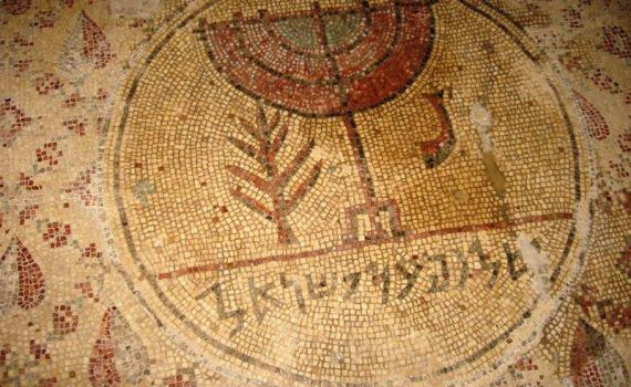 תמונות: תפילה וקריאת התורה הבוקר בעיר יריחו