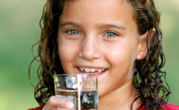 רוצות לרדת במשקל – שתו מים והרבה!