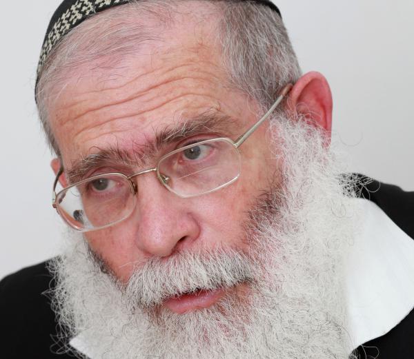 הם יורקים עלינו בבוז ואתם מחפשים את קרבתם?