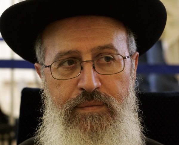 'קולך' לרב אברהם יוסף: מה לגבי גברים המלמדים בנות?